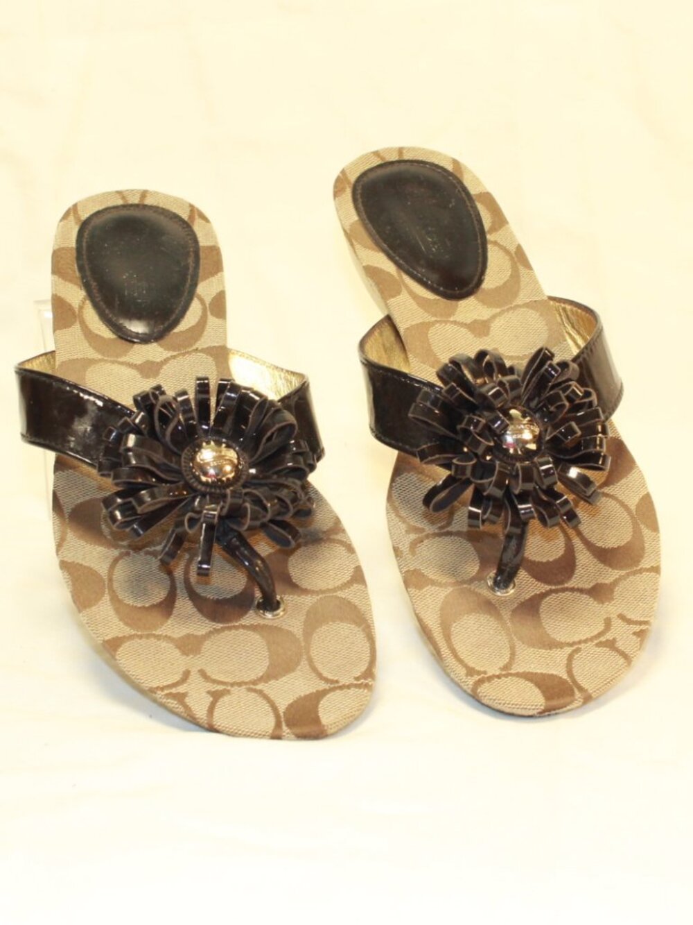 Coach Size 8B Brown Skye Patent Flower Silver Logo Thong Toe Post Sandals A8123
